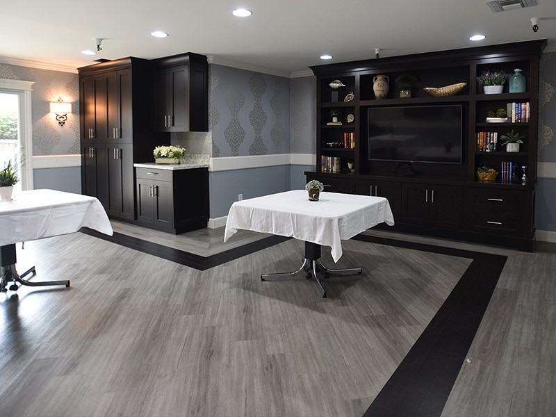 Valley Pointe dining room